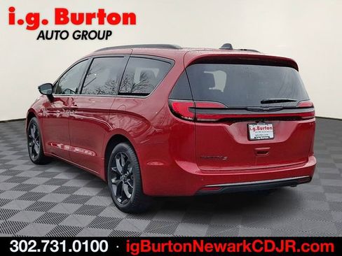 New 2026 Chrysler Pacifica Select w/ S Appearance Package image 3