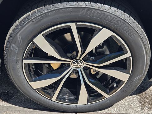 New 2026 Volkswagen Atlas SEL Premium R-Line AWD/4WD image 8