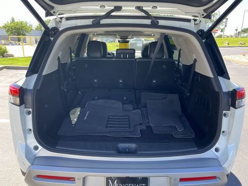 Used 2024 Nissan Pathfinder Platinum w/ Cargo Package AWD/4WD image 22
