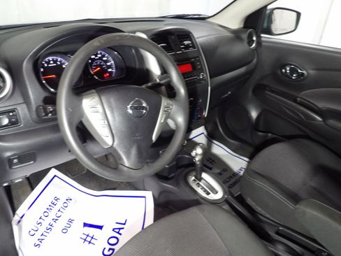 Used 2018 Nissan Versa SV FWD image 8