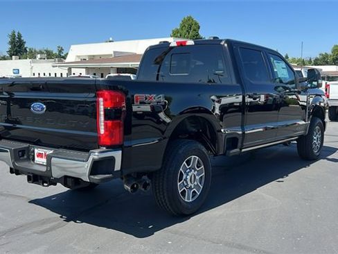 New 2025 Ford F250 Lariat w/ FX4 Off-Road Package image 4