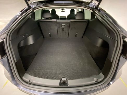 Used 2022 Tesla Model Y Long Range image 25