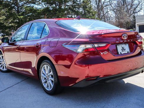 Used 2022 Toyota Camry LE image 15