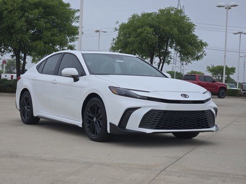 New 2026 Toyota Camry SE FWD image 2