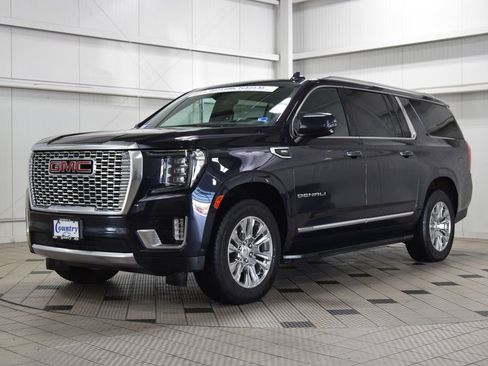Used 2024 GMC Yukon XL Denali w/ Advanced Technology Package AWD/4WD image 3