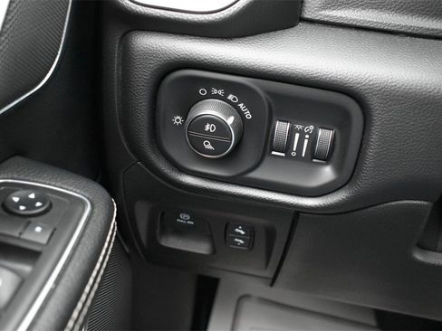 Used 2019 RAM 1500 Laramie image 24