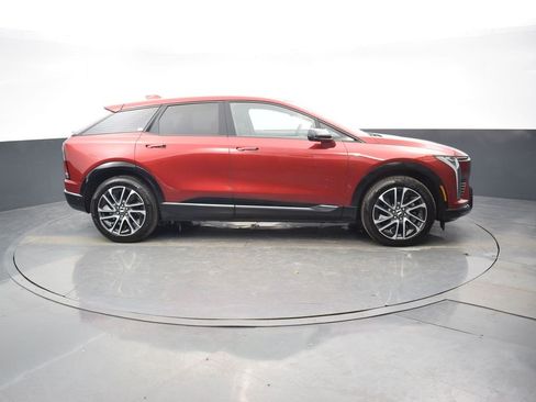 Certified 2025 Cadillac Optiq Sport 2 w/ LPO, Floor Liner Package image 7