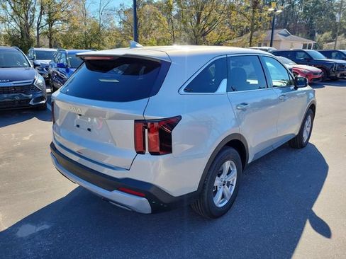 New 2026 Kia Sorento LX FWD image 2