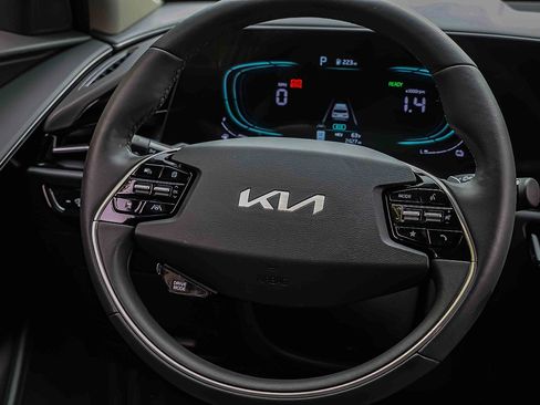 Certified 2025 Kia Niro EX w/ EX Cold Weather Package FWD image 23