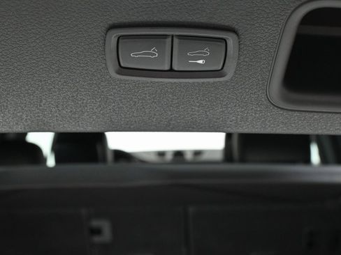 Certified 2025 Porsche Macan image 24