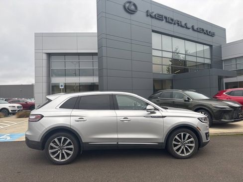 Used 2019 Lincoln Nautilus Select image 2