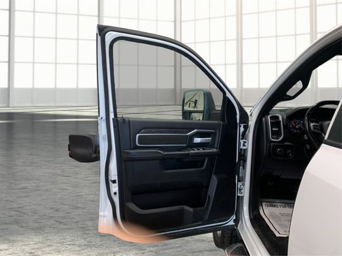 Used 2024 RAM 3500 Big Horn image 17