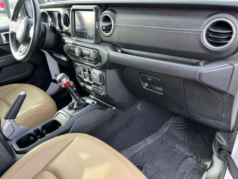 Used 2018 Jeep Wrangler Unlimited Sahara image 21