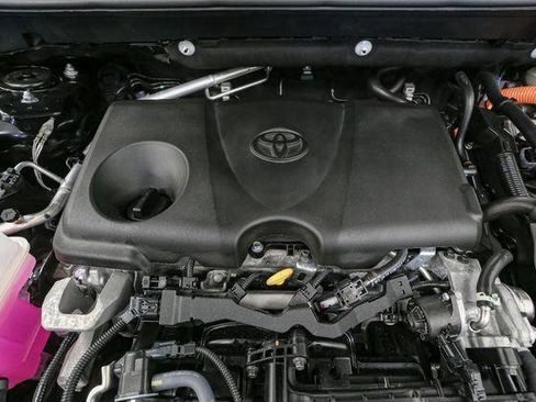 Used 2022 Toyota RAV4 LE image 15