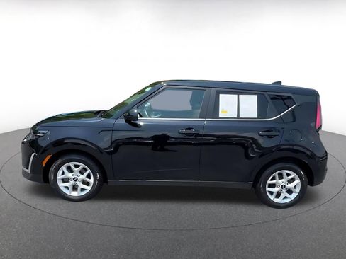 Used 2025 Kia Soul LX w/ LX Technology Package FWD image 9