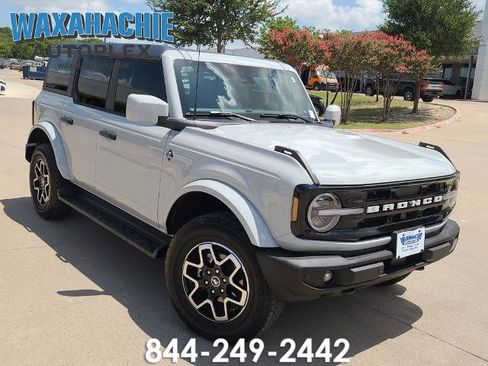 Certified 2026 Ford Bronco Outer Banks AWD/4WD image 1