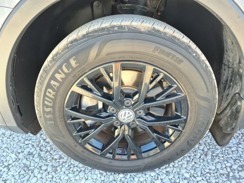 Used 2021 Volkswagen Tiguan S FWD image 9