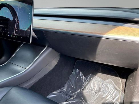 Used 2018 Tesla Model 3 Long Range RWD image 16