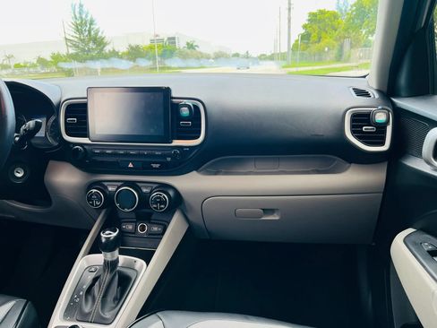 Used 2022 Hyundai Venue SEL FWD image 15