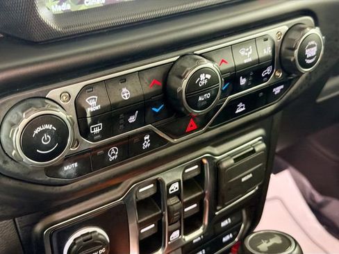 Used 2022 Jeep Wrangler Unlimited Rubicon w/ LED Lighting Group AWD/4WD image 16