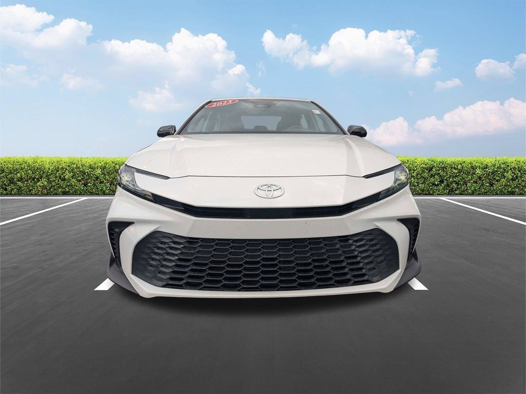 Used 2025 Toyota Camry SE FWD image 11
