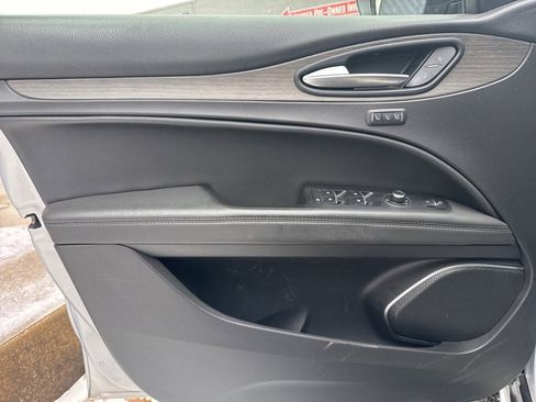 Used 2023 Alfa Romeo Stelvio Ti image 25