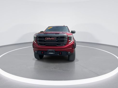 Used 2022 GMC Sierra 1500 AT4 w/ AT4 Preferred Package AWD/4WD image 3