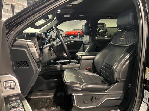 Used 2023 Ford F350 Platinum w/ Tremor Off-Road Package image 9