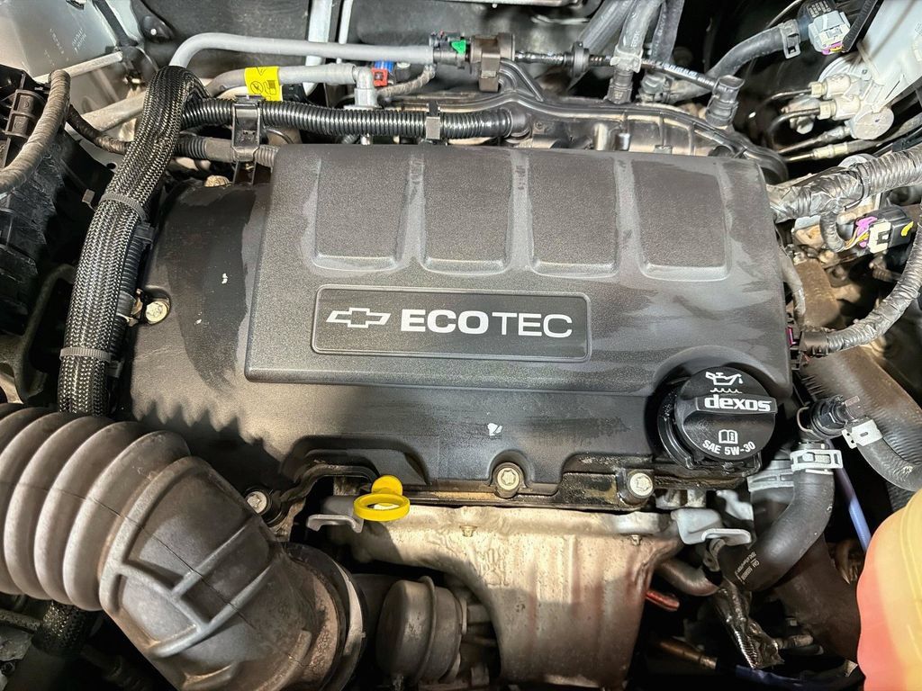 Used 2019 Chevrolet Trax LT w/ LT Convenience Package FWD image 28