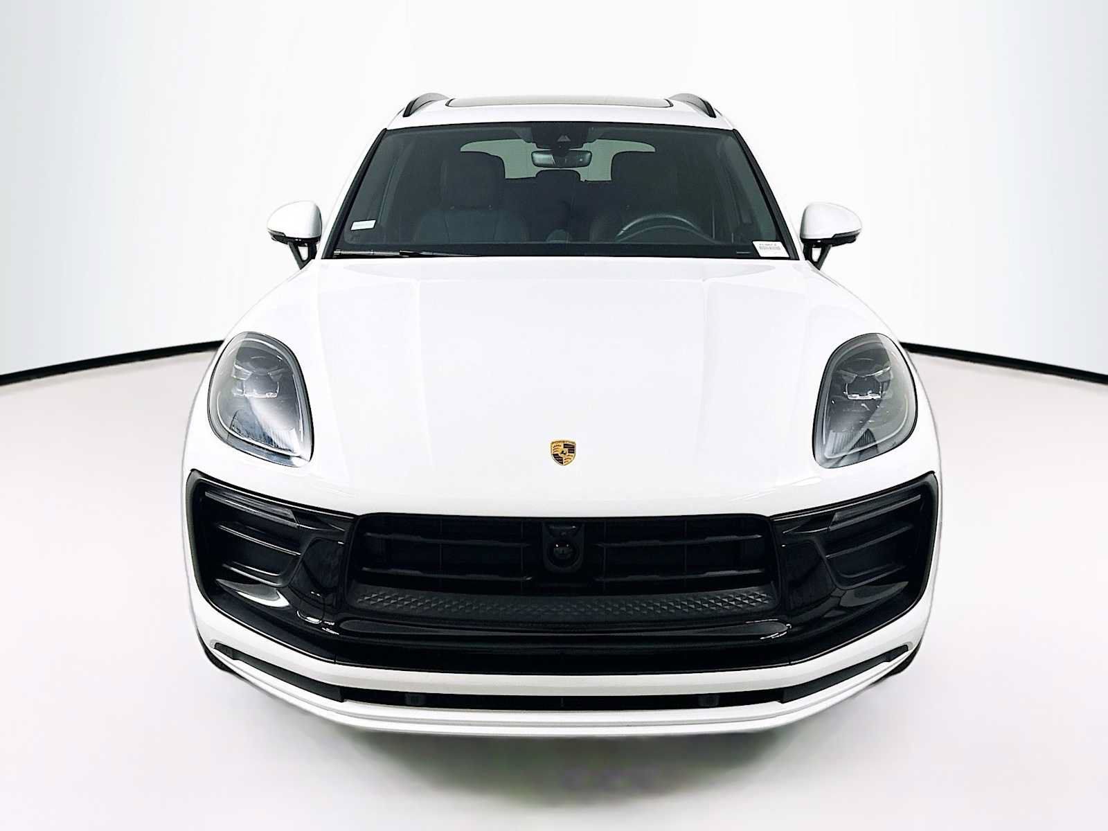 Certified 2025 Porsche Macan AWD/4WD image 6