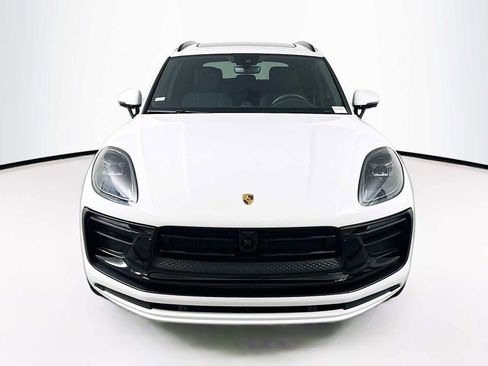 Certified 2025 Porsche Macan image 6