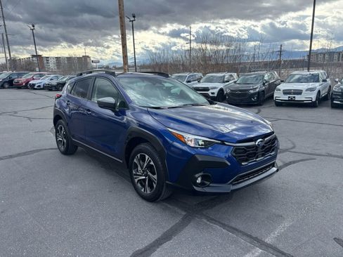 Used 2024 Subaru Crosstrek 2.0i Premium image 3