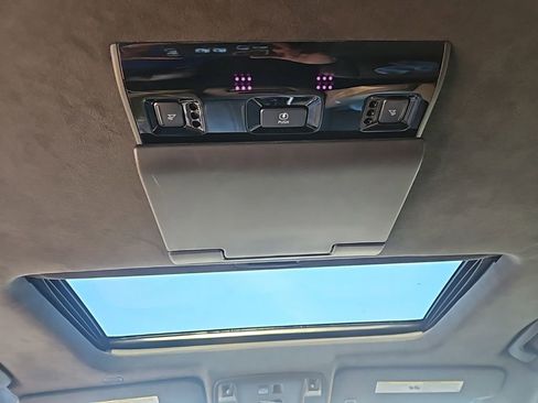 Used 2019 Cadillac Escalade Platinum image 32