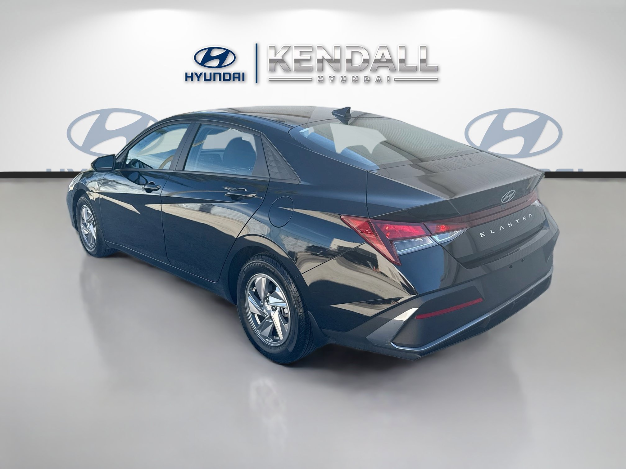 Used 2025 Hyundai Elantra SE FWD image 4