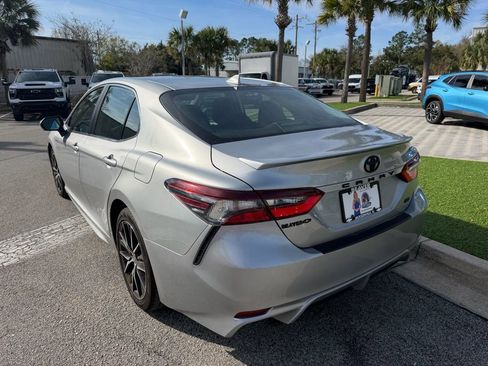 Used 2023 Toyota Camry SE image 5