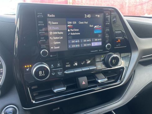 Used 2020 Toyota Highlander XLE image 15