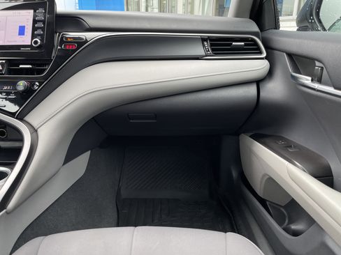 Used 2022 Toyota Camry LE image 29