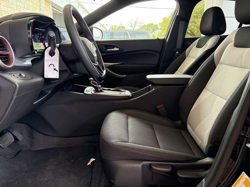 New 2026 Chevrolet Trax RS w/ Sunroof Package image 14