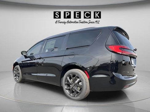 New 2026 Chrysler Pacifica Select w/ S Appearance Package image 3