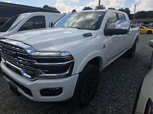 Used 2025 RAM 2500 Limited AWD/4WD image 1
