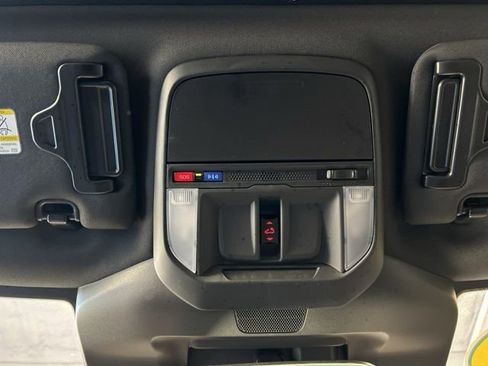 Used 2025 Subaru Forester Premium image 97