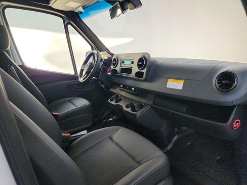 Used 2024 Mercedes-Benz Sprinter 2500 image 16