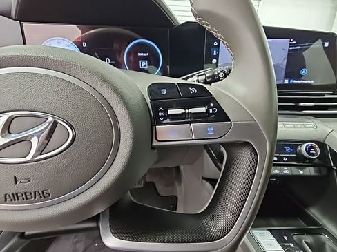 Used 2023 Hyundai Elantra SEL w/ Convenience Package image 25