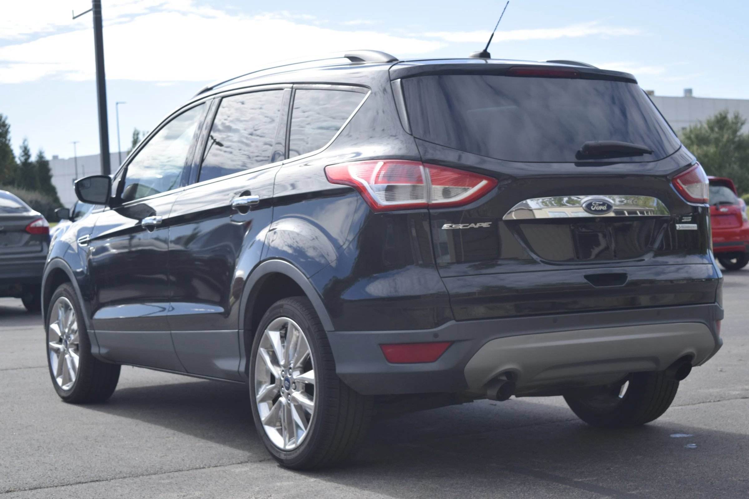 Used 2015 Ford Escape SE w/ SE Chrome Package FWD image 3