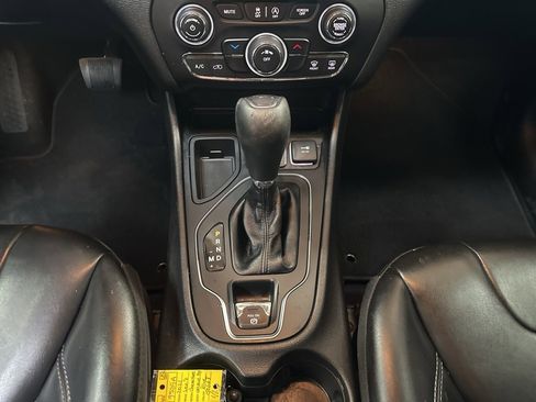 Used 2021 Jeep Cherokee Latitude Plus image 21