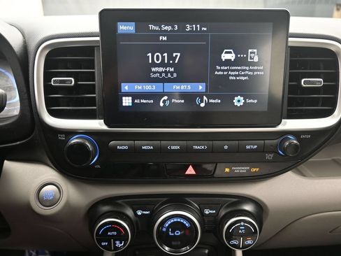 Used 2024 Hyundai Venue SEL FWD image 11