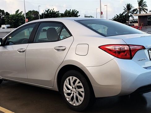 Used 2018 Toyota Corolla LE FWD image 3