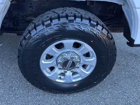 Used 2024 Ford F250 XLT image 30