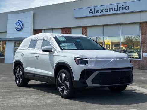 New 2025 Volkswagen Taos SE image 1
