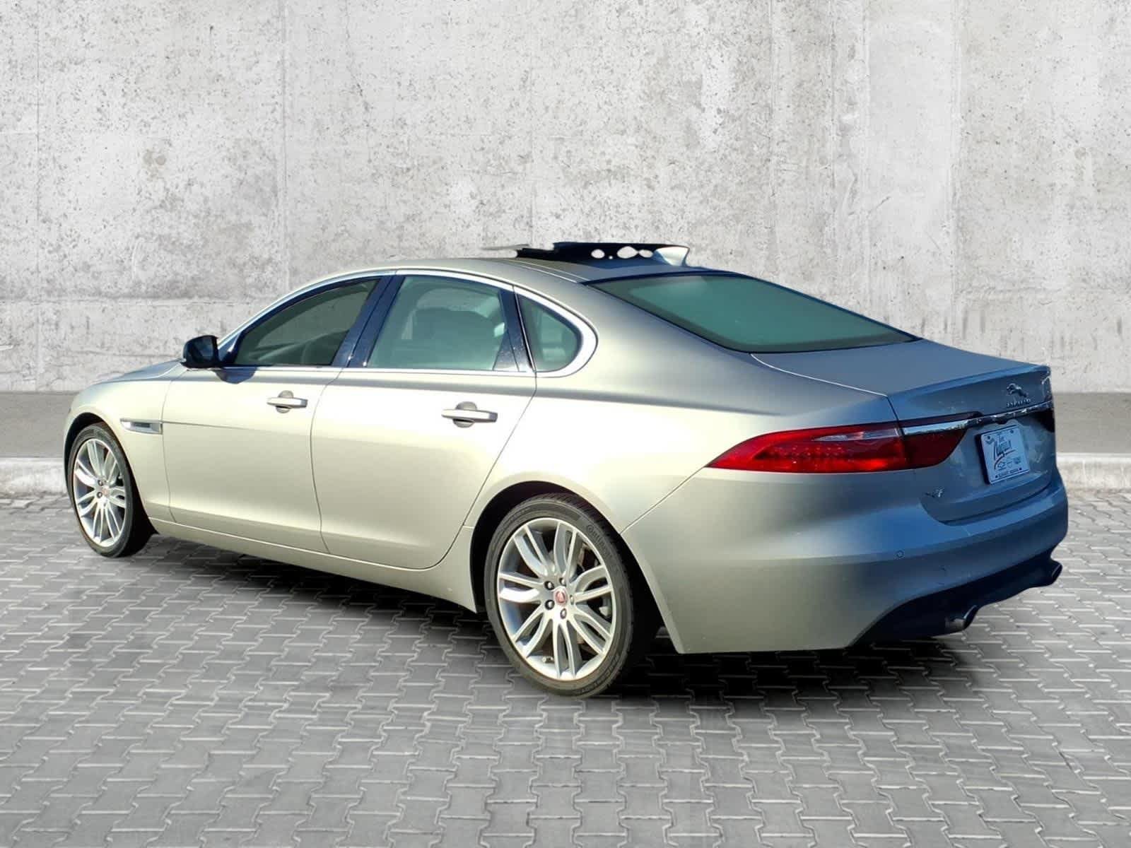 Used 2017 Jaguar XF Prestige RWD image 9